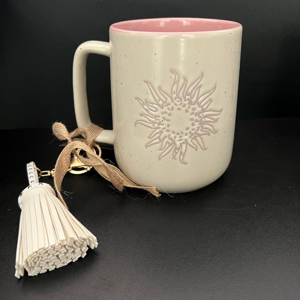 New starburst mug with tassel key chain